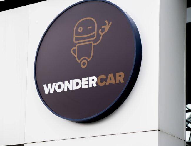 Wondercar logo op gevel